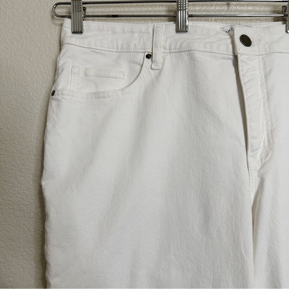 Lane Bryant Boyfriend Fit Mid-Rise White Capri Jeans, Size 18 - Picture 3 of 12